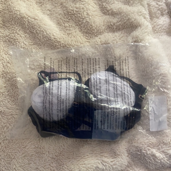 Black Bra - Savage X Fenty - Picture 4 of 8